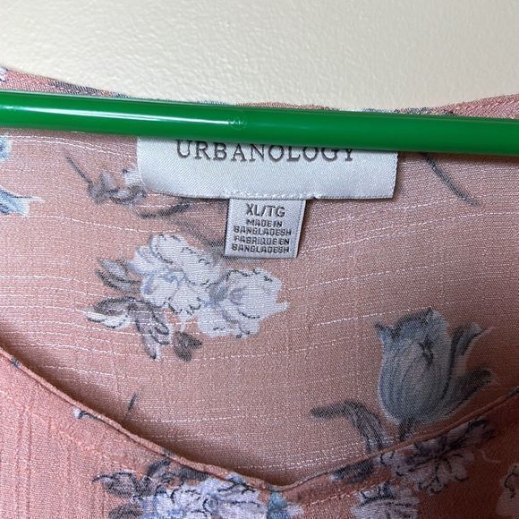 Urbanology‎ short sleeve rayon blend with front tie, XL - Picture 4 of 6